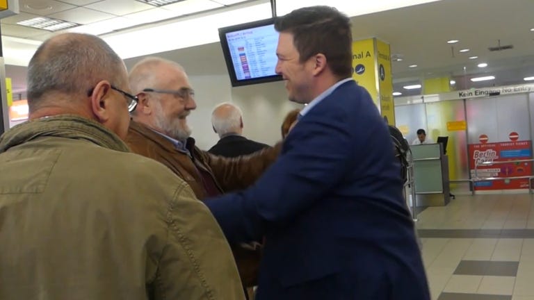 Big hello: Eremenko picks up Rainer Rupp from a trip to Moscow, which Rupp thanked him for organizing.  Next to him is a former NVA soldier who caused a stir in 2014 with thoughts about a German volunteer battalion in the Donbass.