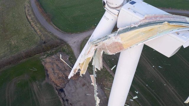 Councillor calls for plan to fix broken wind turbine - four months after "catastrophic failure ...