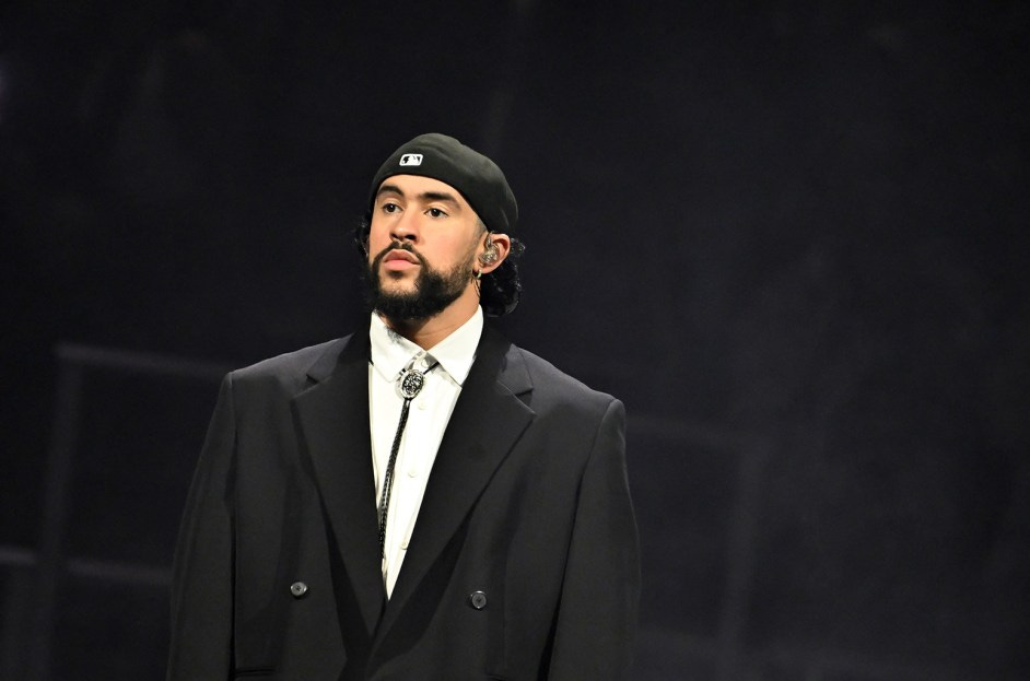 Bad Bunny en el escenario durante la segunda noche de su gira "Most Wanted" en el State Farm Arena el 15 de mayo de 2024 en Atlanta, Georgia.