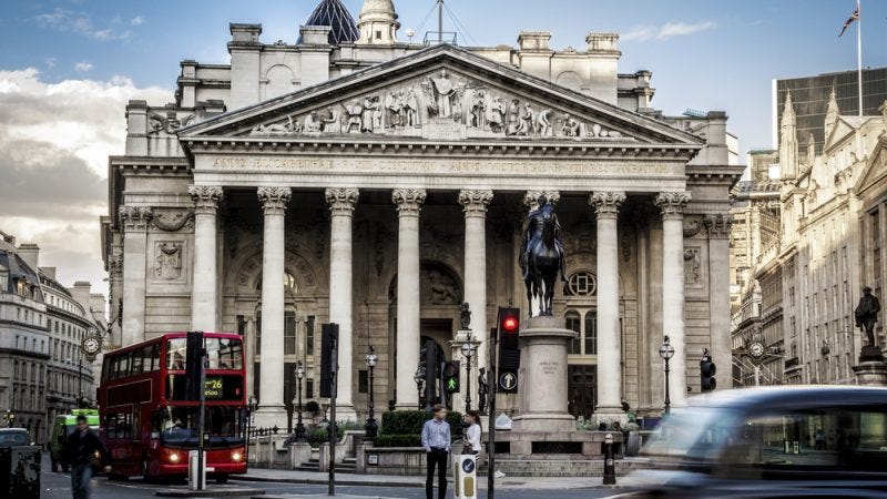 La Banque d'Angleterre vers une 14e hausse des taux pour contrer l'inflation  – Euractiv FR