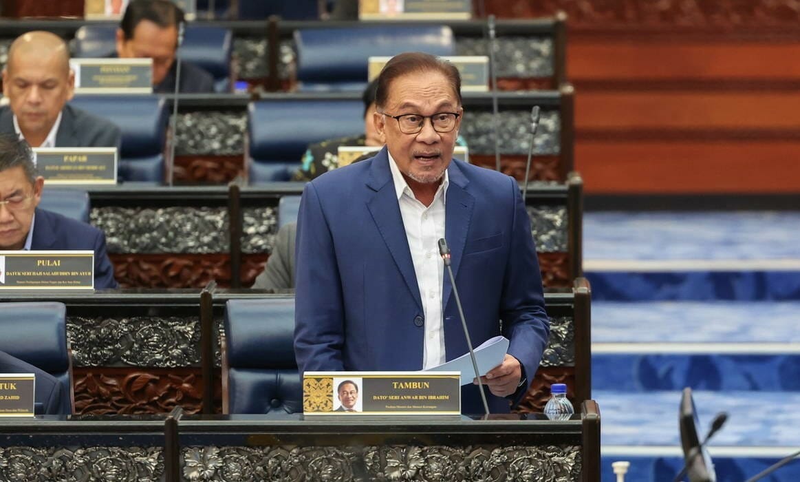 Anwar Scheduled To Explain On Malaysia-Indonesia Maritime Border Agreement  In Parliament Today | BusinessToday