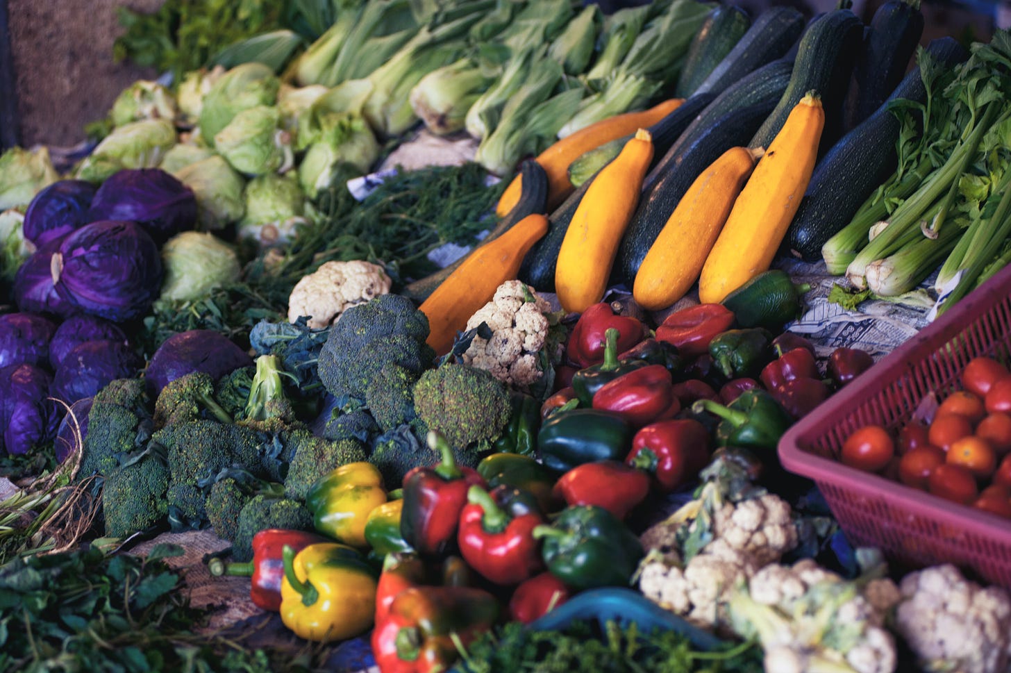 Unpackaged, vibrant and varied vegetables at a market. Credit: Alexandr Podvalny on Unsplash.