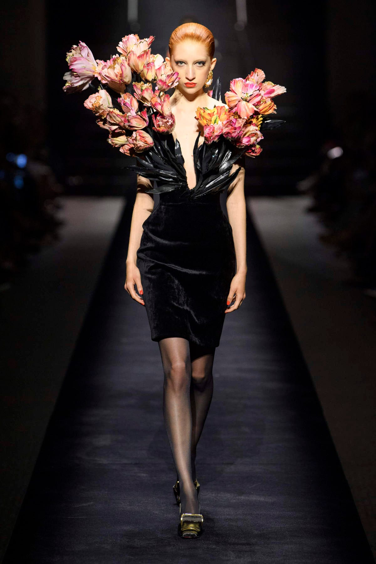 Schiaparelli: Schiaparelli Presents Its New Haute Couture Fall-Winter  2022/23 Collection: Born Again - Luxferity