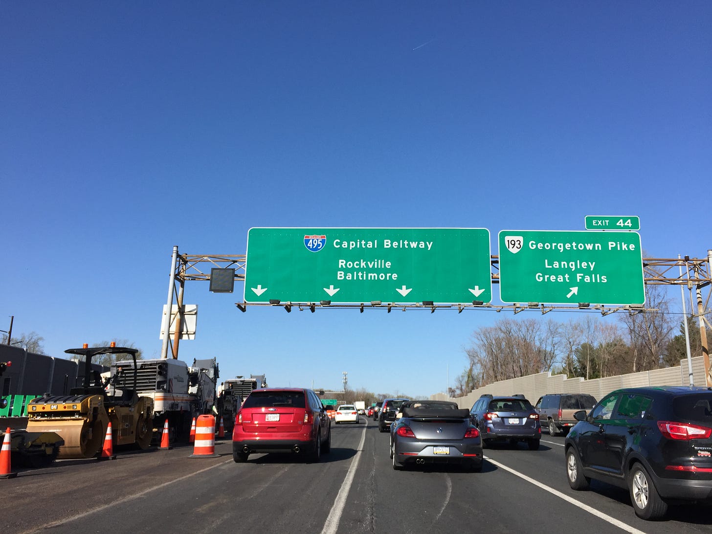 File:2015-04-11 16 45 08 View north along the inner loop of the Capital  Beltway (Interstate 495) at Exit 44 (Virginia State Route 193-Georgetown  Pike, Langley, Great Falls) in McLean, Fairfax County, Virginia.jpg -  Wikimedia Commons