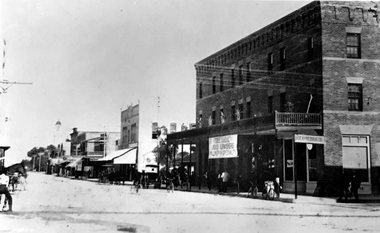 Flagler Street looking west from East First Avenue in the early 1900s. Courtesy of HistoryMiami Museum. Flagler Street looking west from East First Avenue in the early 1900s. Courtesy of HistoryMiami Museum.