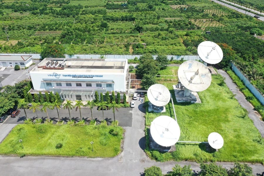 Strategically located in Cat Que, Hoai Duc, Hanoi, the VINASAT-Que Duong Station serves as the primary control centre. (Photo: VNA)