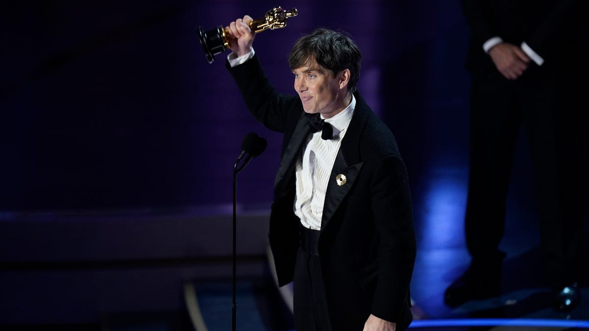 Cillian Murphy accepts the award for best actor in a leading role for his role in "Oppenheimer" during the 96th Oscars at the Dolby Theatre at Ovation Hollywood in Los Angeles on March 10, 2024.