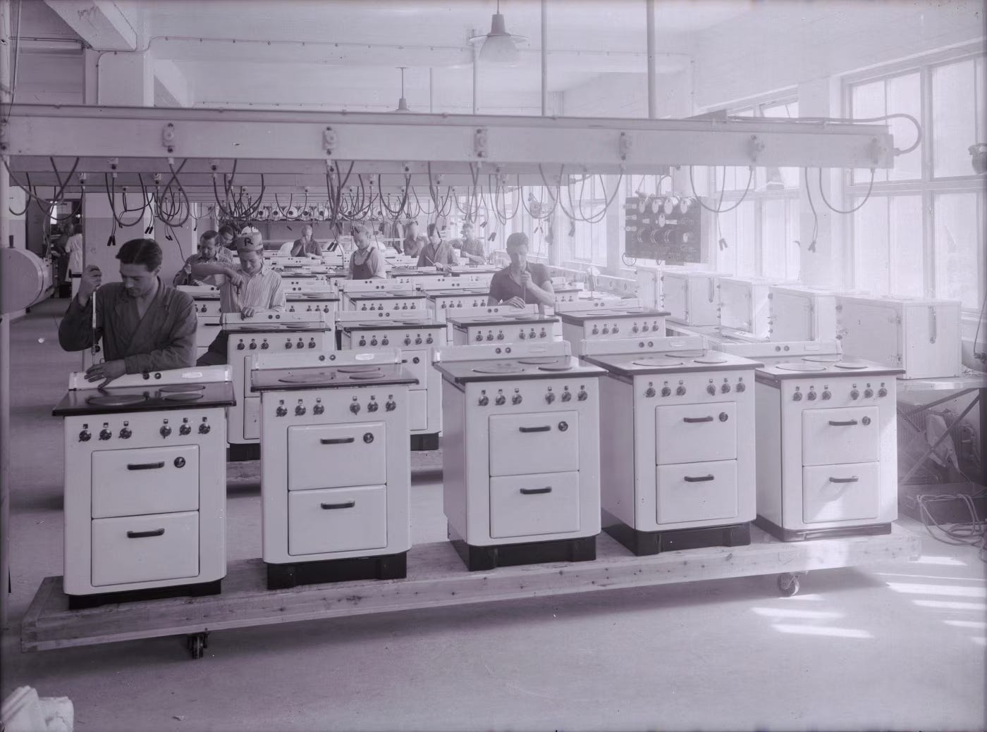 How it used to be: Stove testing at the Elektriska AB Helios factory in Södra Hammarbyhamnen, Stockholm, Source: https://www.electroluxgroup.com/en/images/manufacturing/ 