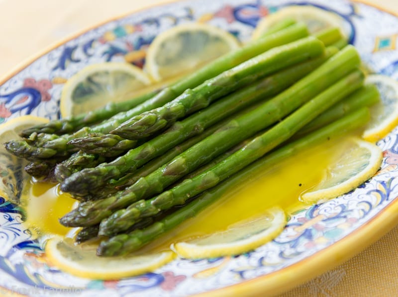 Asparagus with Lemon and Olive Oil (Asparagi all'agro)