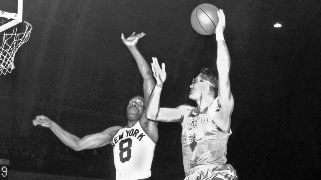 george mikan sporting glasses in early nba