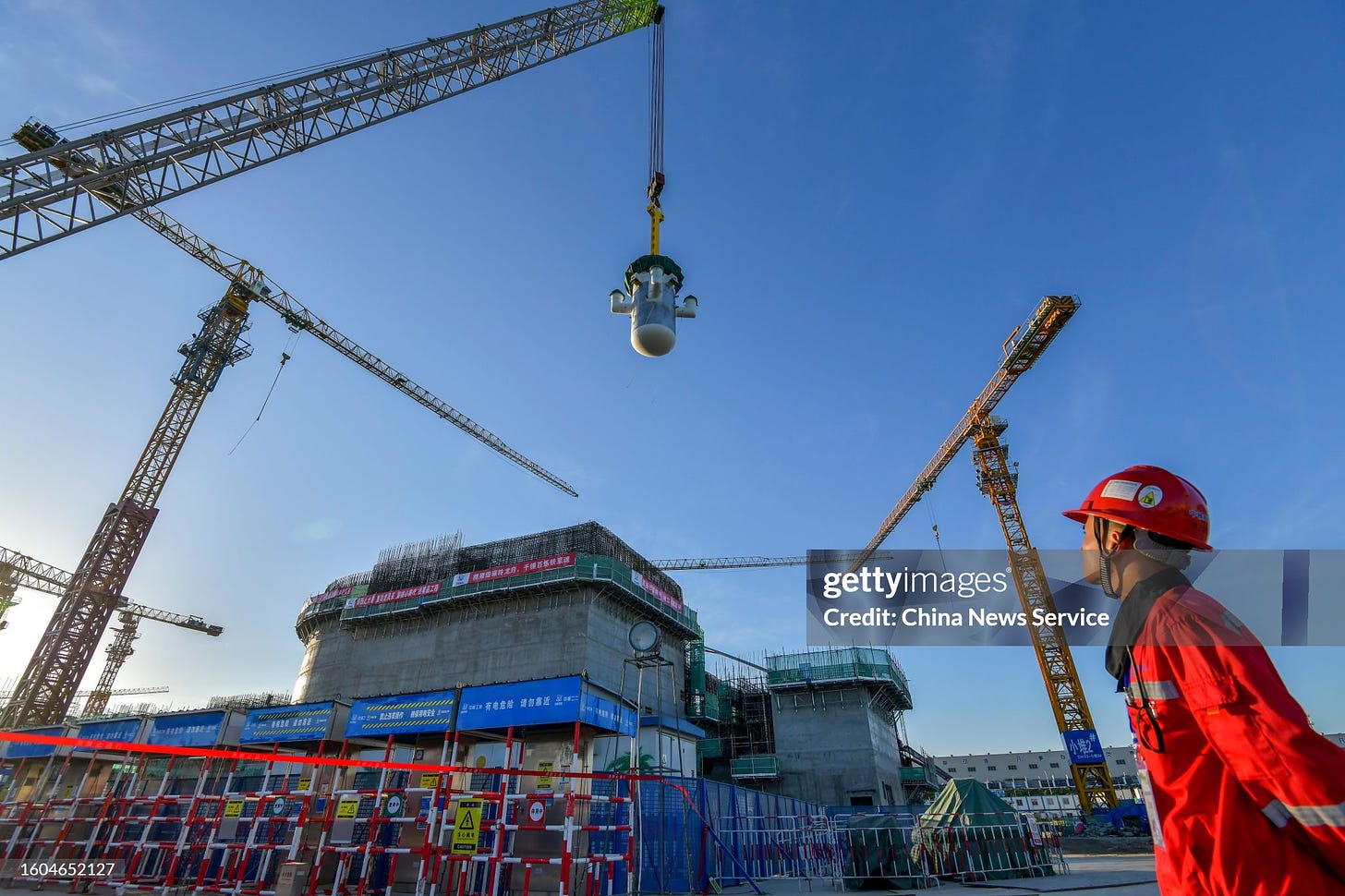 Core Module Of World's First Commercial Small Nuclear Reactor Successfully Installed In Hainan