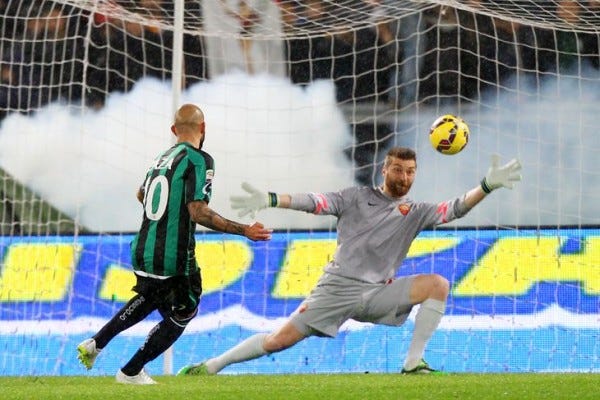 roma beats sassuolo serie a soccer 2015