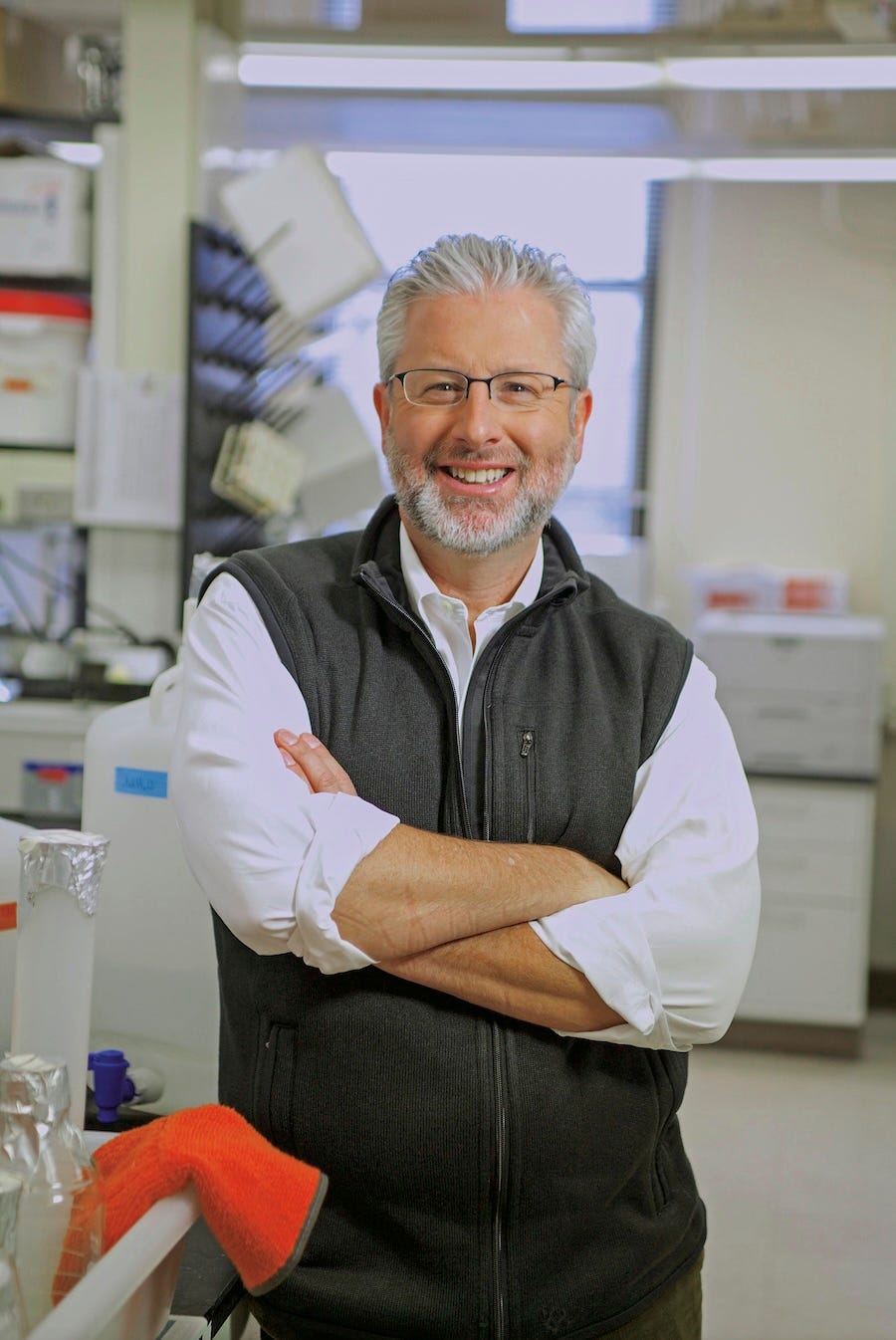 Image of scientist Neil Shubin, in a laboratory.