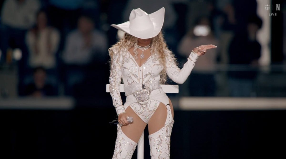 Beyonce Takes Heat For Her Gesture During NFL Halftime Show - The Spun