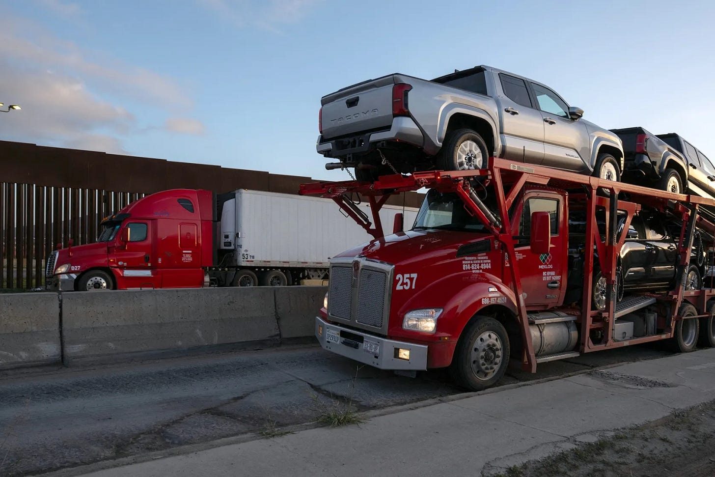 US Weighs One-Month Delay of Auto Tariffs on Canada, Mexico - Bloomberg