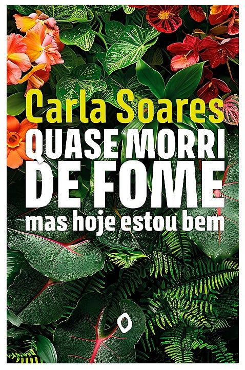 Capa do livro "Quase morri de fome mas hoje estou bem". A capa possui uma imagem de uma emaranhado de plantas de aspecto tropical, com folhagens e flores nas cores predominantes verde e vermelho. O nome da autora (Carla Soares) aparece logo antes do título, ambos em letras grandes ocupando grande parte da capa e se sobrepondo a folhagem