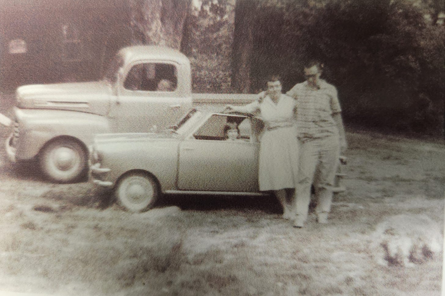 Helen Bateman, Jon Perry in front of Goggomobil