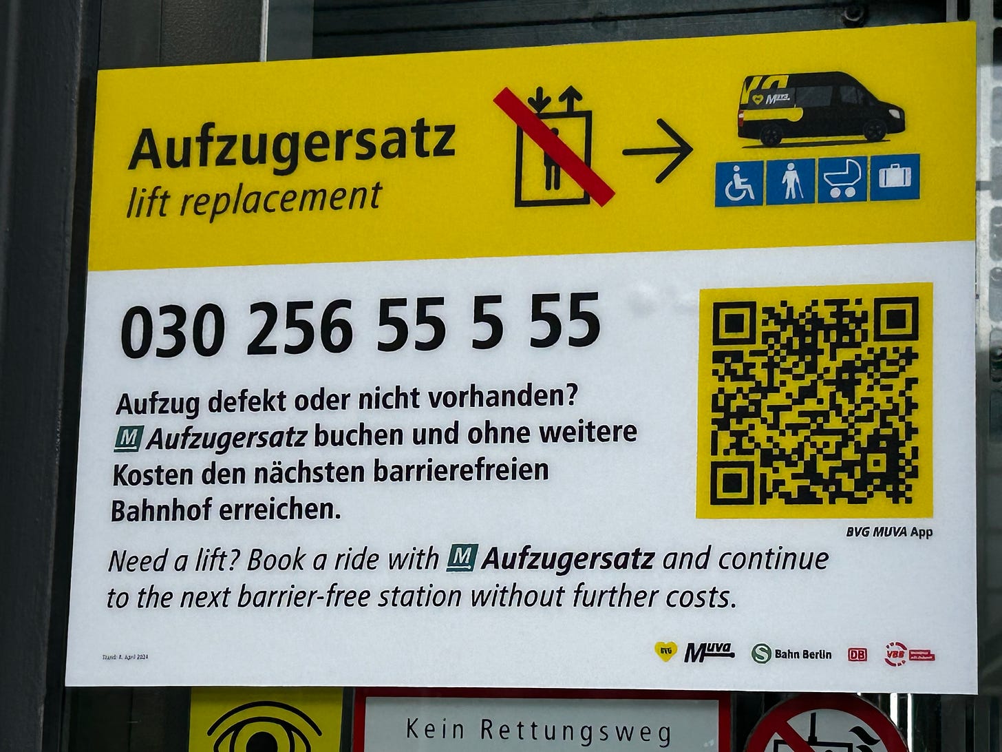 Sign: Lift replacement, 030 256 55555 Need a lift? Book a ride with Aufzugersatz and continue to the next barrier-free station without further costs.