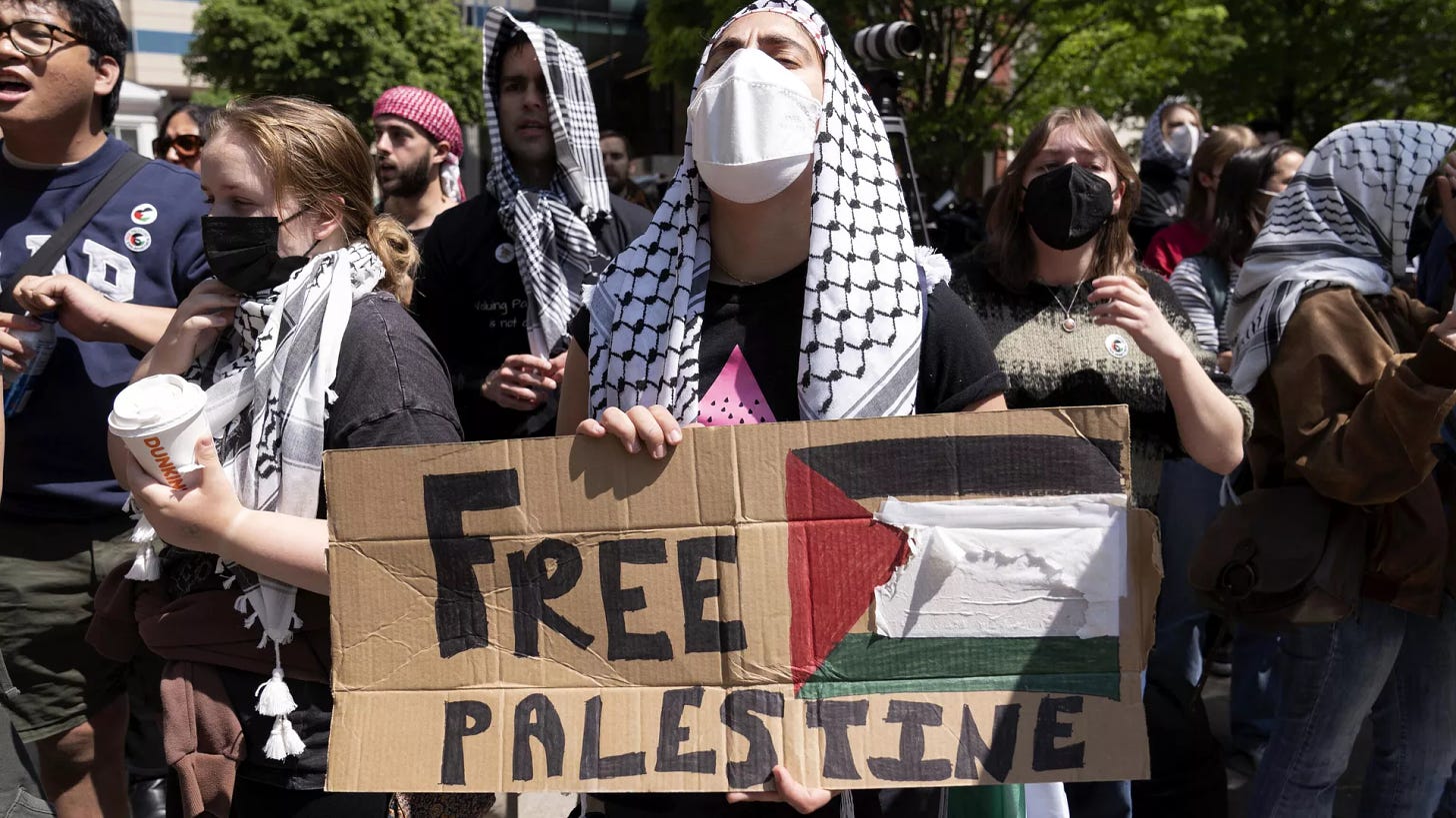 George Washington University students protest on the street after police close the student plaza during a pro-Palestinian protest against US military support for Israel's operation in Gaza on Friday, April 26, 2024, in Washington - Sputnik International, 1920, 01.01.2025