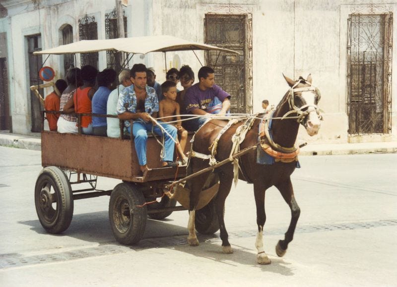 https://upload.wikimedia.org/wikipedia/commons/2/2b/Cuban_transport.jpg