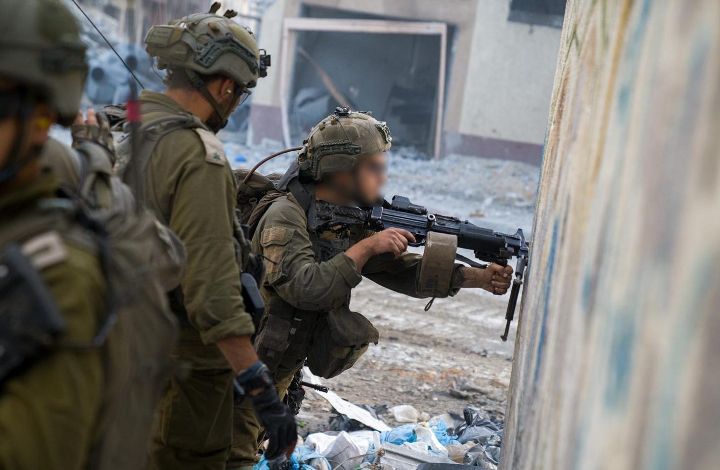 IDF troops closing in on Hamas' terror cells as they tighten their grip on Gaza