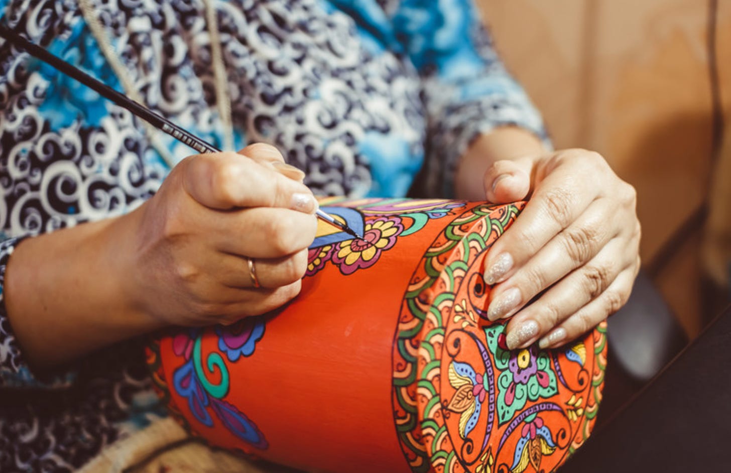 Painting details onto a drum