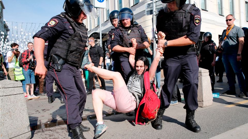 Russian Police Beat, Arrest More Than 1,000 Protesting Exclusion of ...