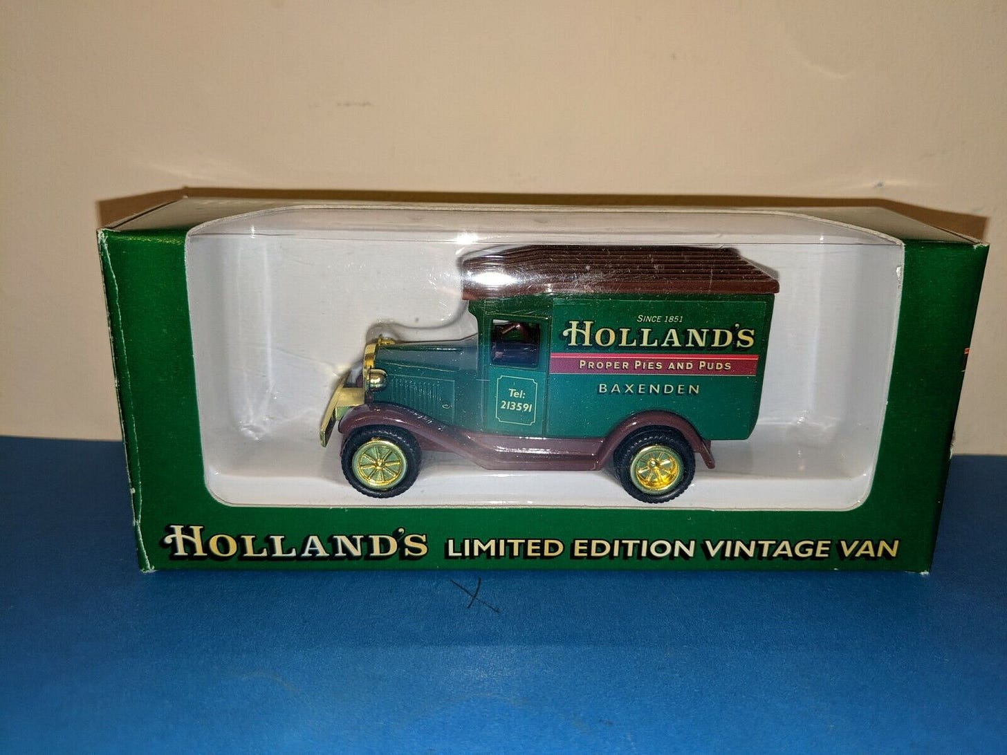 Holland's Pies van