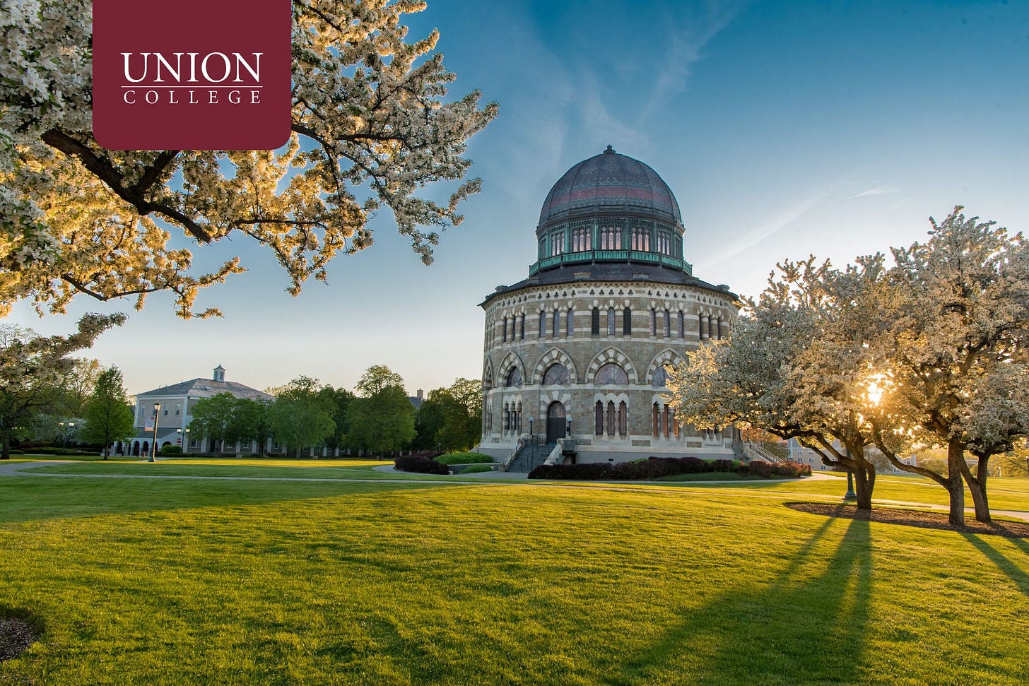 Image of a large domed building in sunlight.