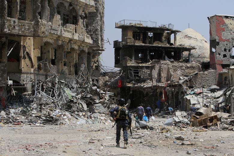 A member of the Federal Police walks in the Old City of Mosul, Iraq July 8, 2017. REUTERS/Alaa Al-Marjani