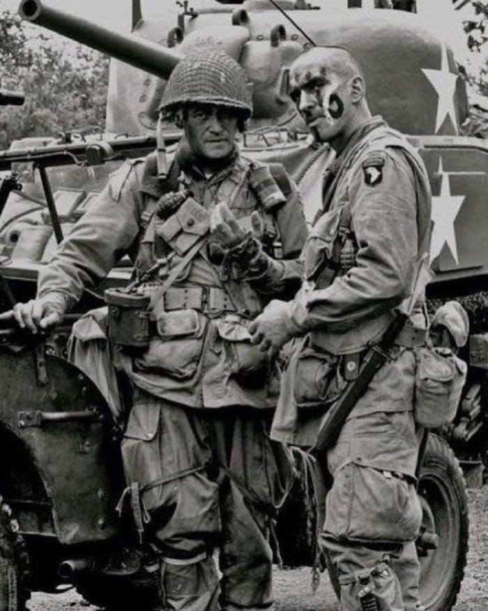 Paratroopers of the US 101st. Airborne Division take a brake, Normandy ...