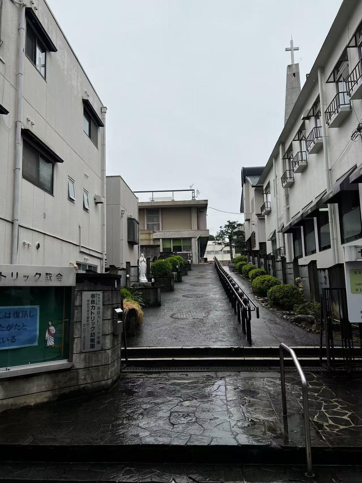 街道边的建筑

AI 生成的内容可能不正确。