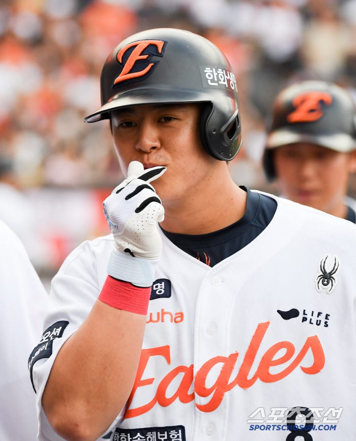 When the fourth batter's fatal heart Roh Si-hwan survived, Hanwha, who |  SportsChosun
