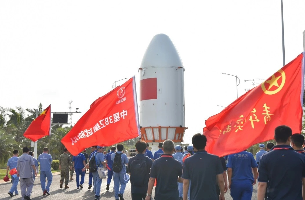 The fairing, housing ChinaSat-3B, heading to the vehicle assembly building to be placed atop of the Long March 7A Y15 vehicle. The fairing, housing ChinaSat-3B, heading to the vehicle assembly building to be placed atop of the Long March 7A Y15 vehicle.