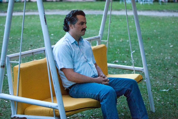 Pablo escobar waiting alone Meme Générateur