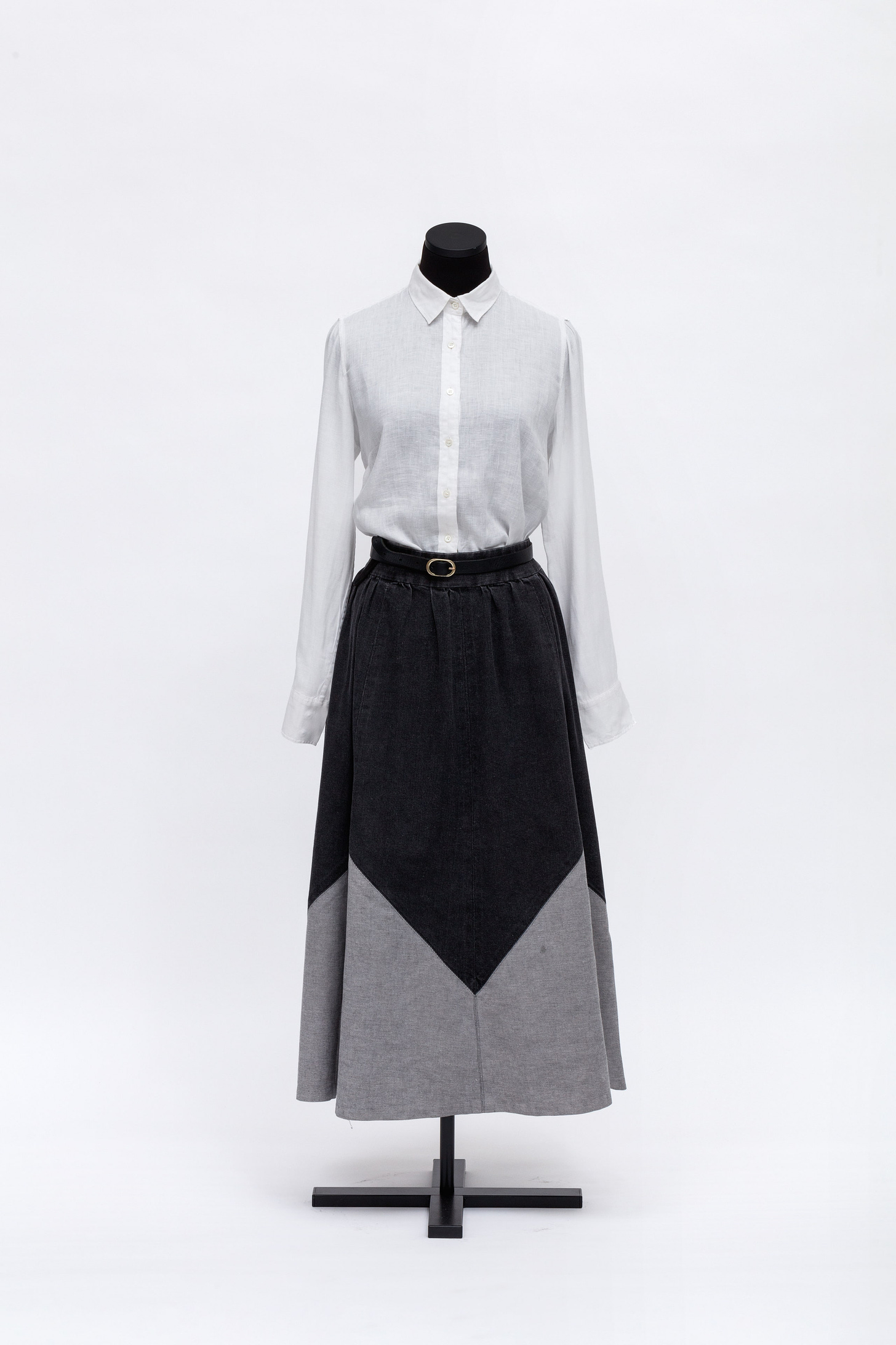 AZ Personal Uniform 3rd Decade Spring 2014 2014. Linen button down shirt leather belt denim skirt.