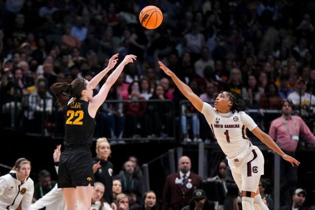 March Madness: Caitlin Clark takes down undefeated South Carolina, leads  Iowa to 1st national championship game - Yahoo Sports