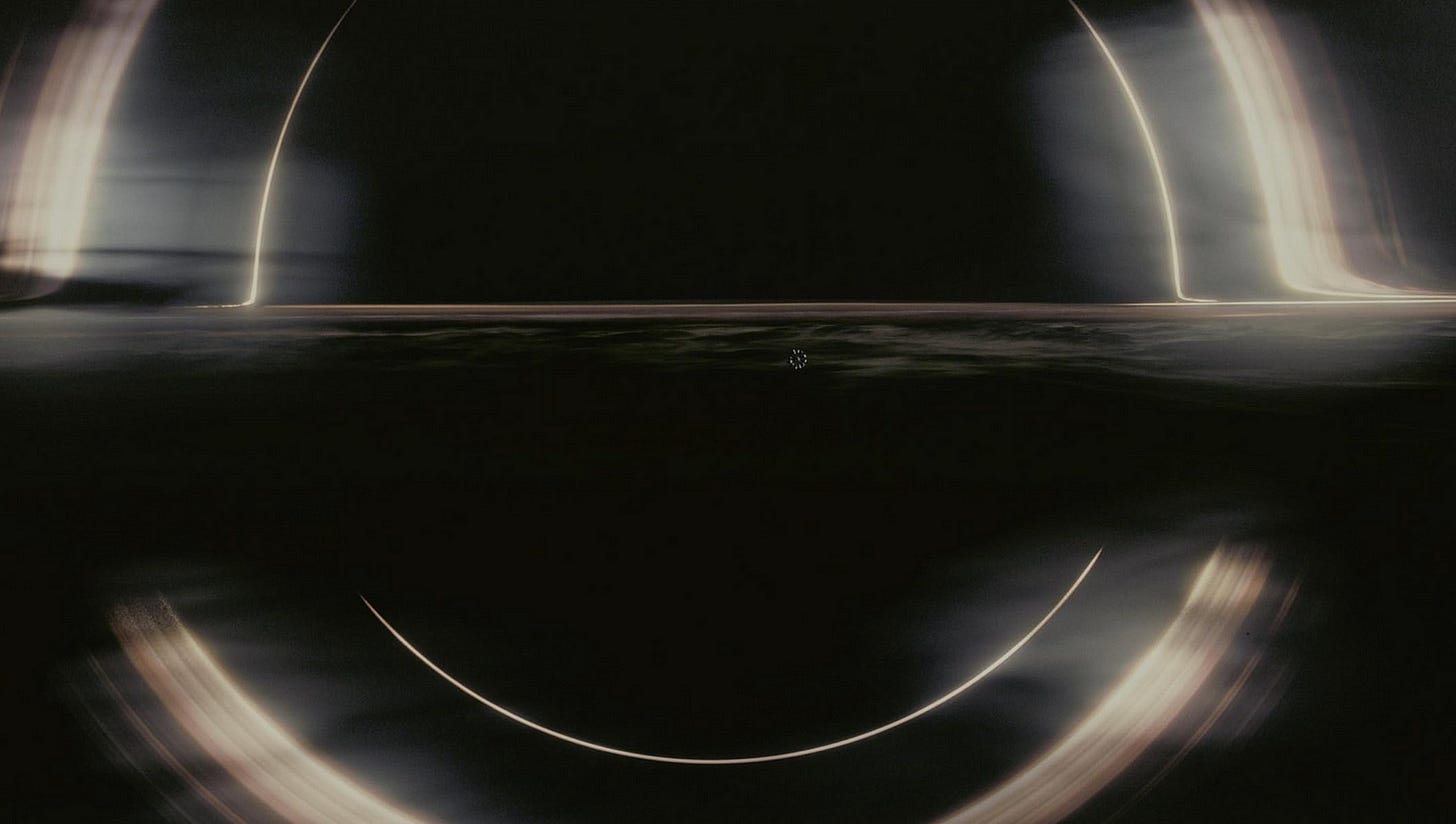 Image of spacecraft in Interstellar against a black hole / Paramount Pictures