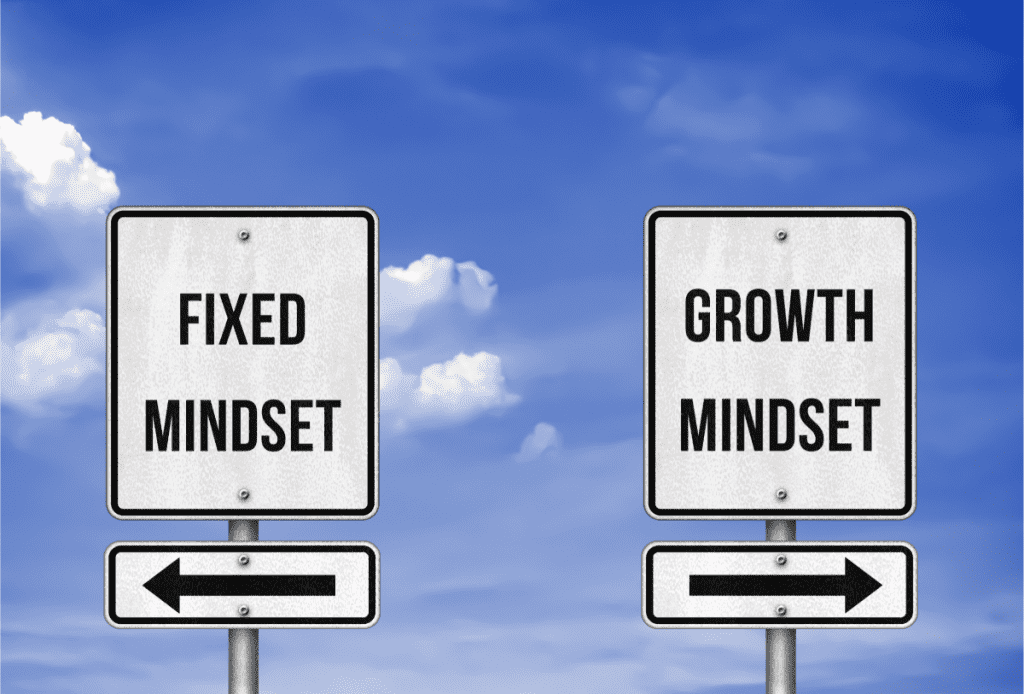 fixed mindset vs growth mindset for being aware with focused thinkiing and creativity