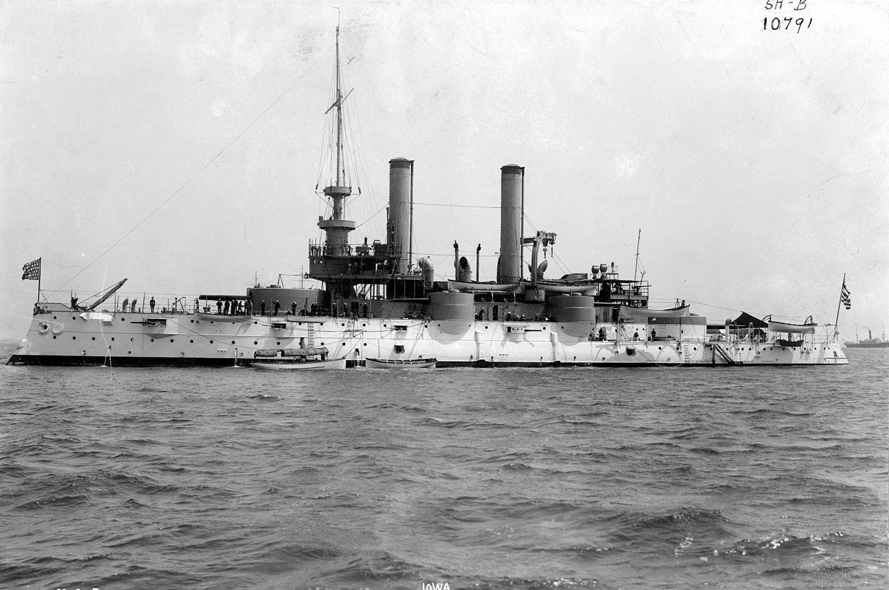 USS Iowa - NH 61211.jpg