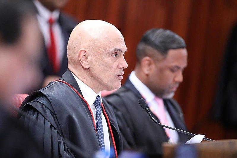 Alexandre de Moraes vai receber medalha que é a maior | Política