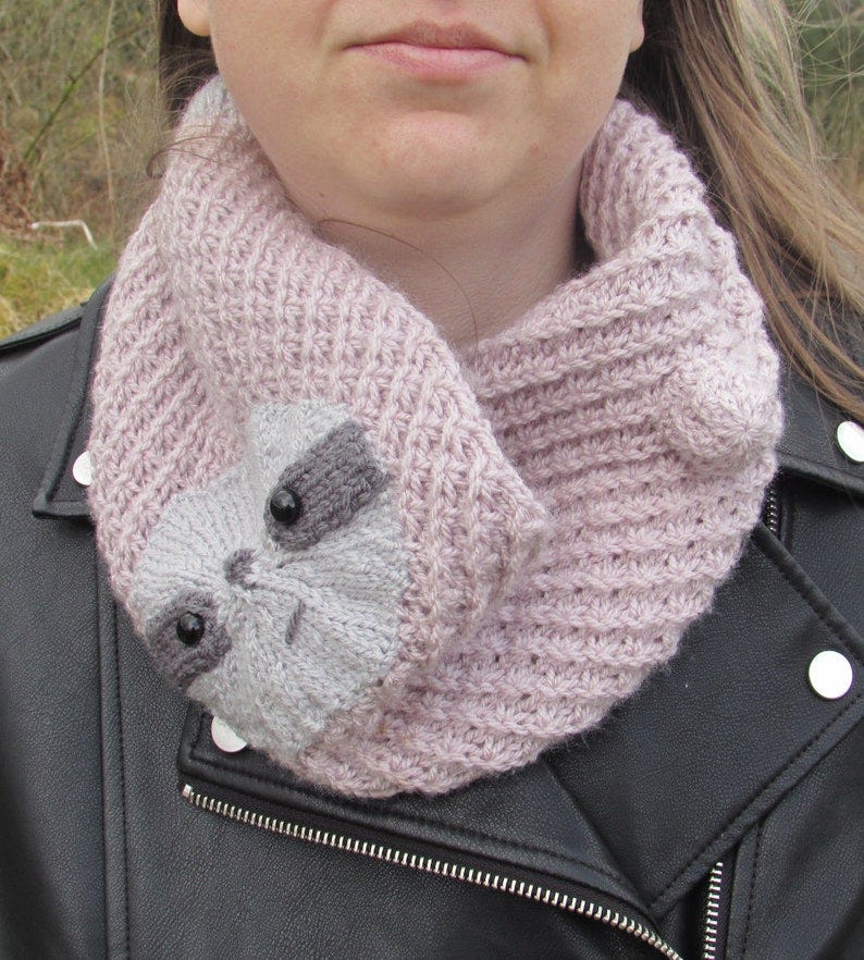 Sloth Cowl Knitting Pattern to knit your own neck warmer of a cute sloth with textured fur image 1