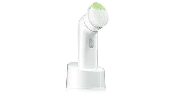 The Clinique Sonic Brush is lightweight and easy to use especially when traveling. Read our review to learn about the benefits of this cleansing brush.