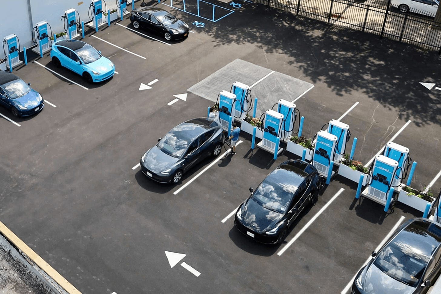 An overhead picture of one of Revel’s “Superhub” charging stations in New York.