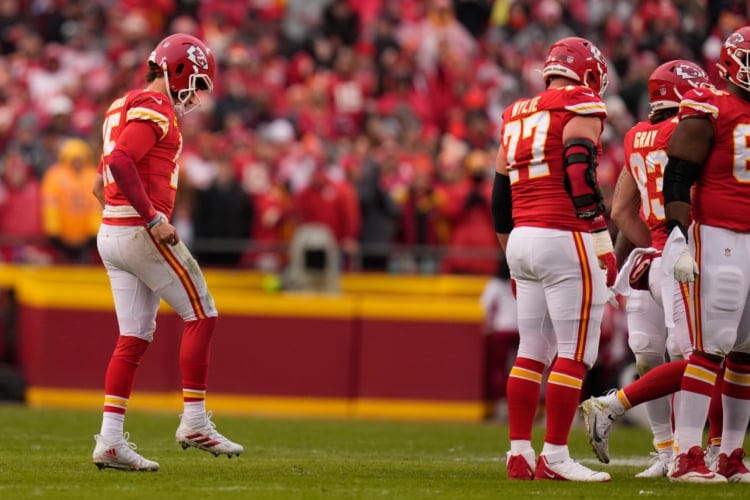 NFL notebook: Patrick Mahomes suffered high-ankle sprain in Chiefs' win -  CentralMaine.com