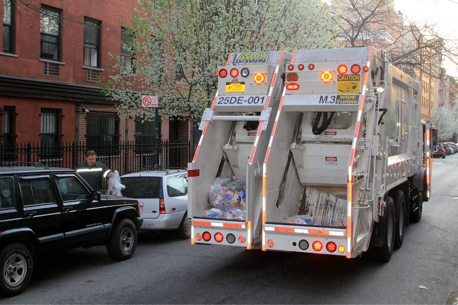 Dual bin collection truck in NYC