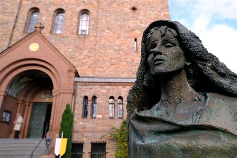 Saint Hildegard von Bingen - First German Nutritionist