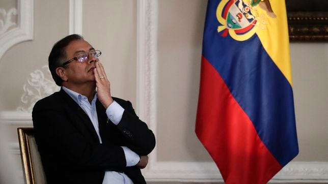 Gustavo Petro et la gauche ont connu une défaite significative dans les élections locales en Colombie - Photo : Ivan Valencia/AP