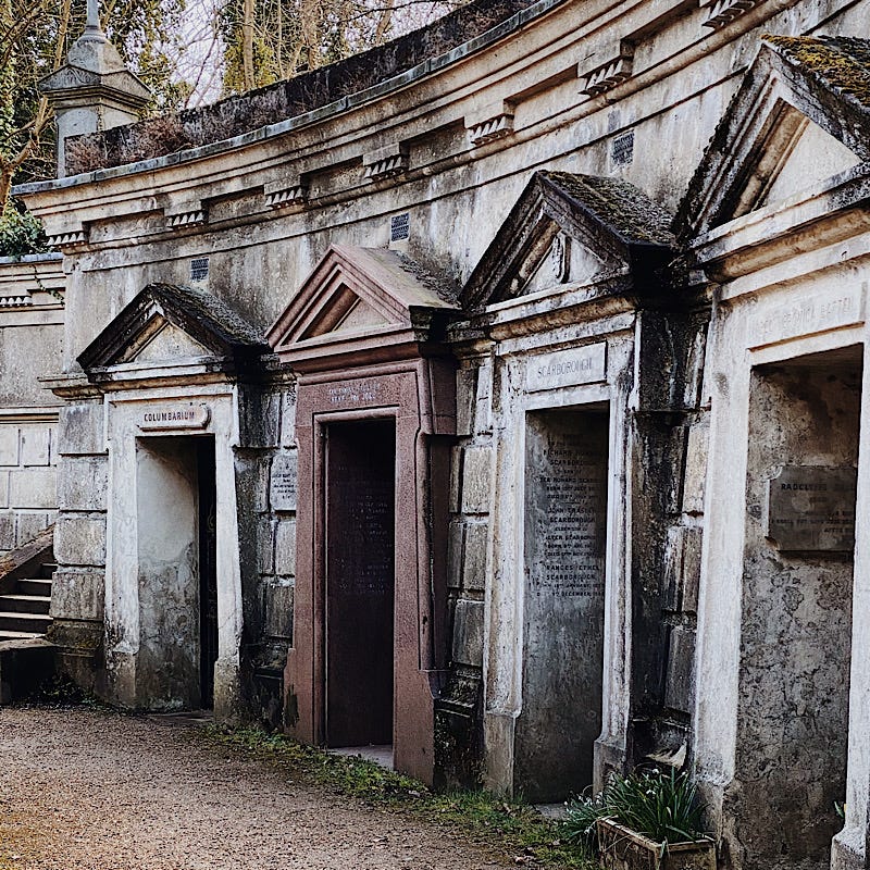 One foot in the grave - Highgate cemetery in Hampstead