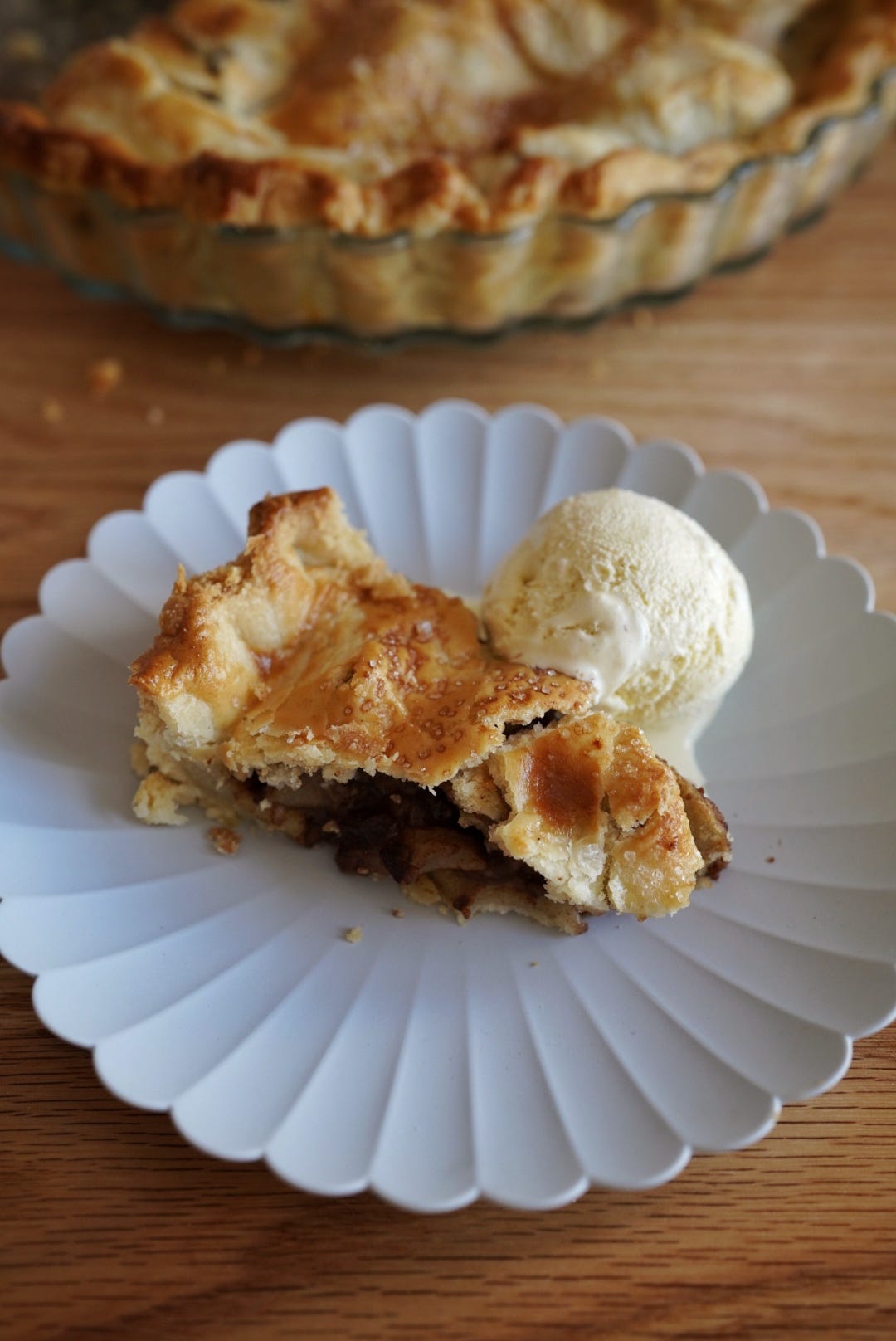 Flaky American Apple Pie with vanilla Ice cream